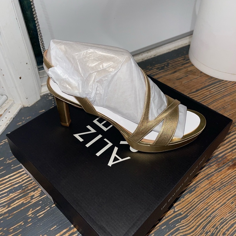 Naturalized Abby Gold Platform Sandal - Picture 7 of 9